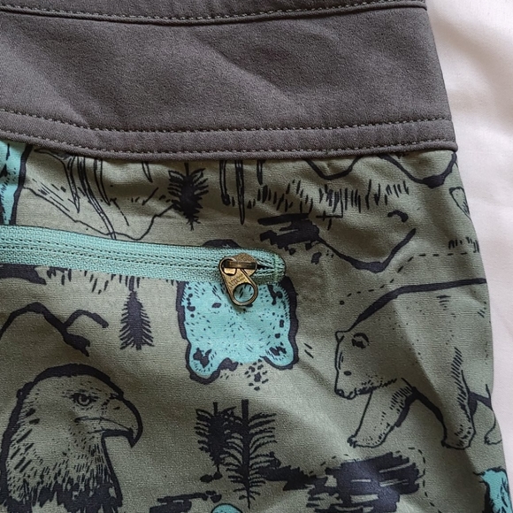 *Host pick* Wildlife! North Face board shorts - Picture 14 of 16